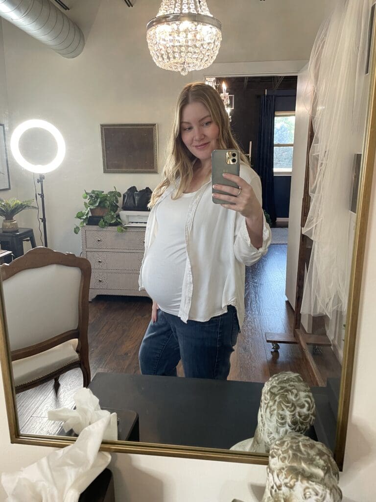 pregnant photographer